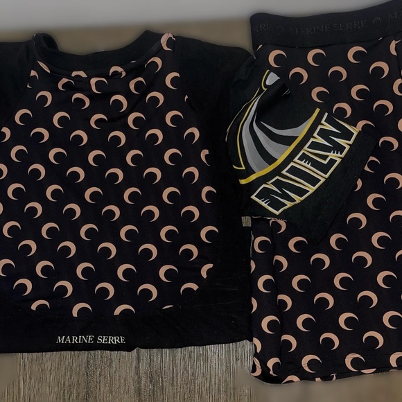 Top: Black Paneled Crescent Moon-printed T-shirt and Moon Fitted Yoga Shorts - Picture 4 of 5